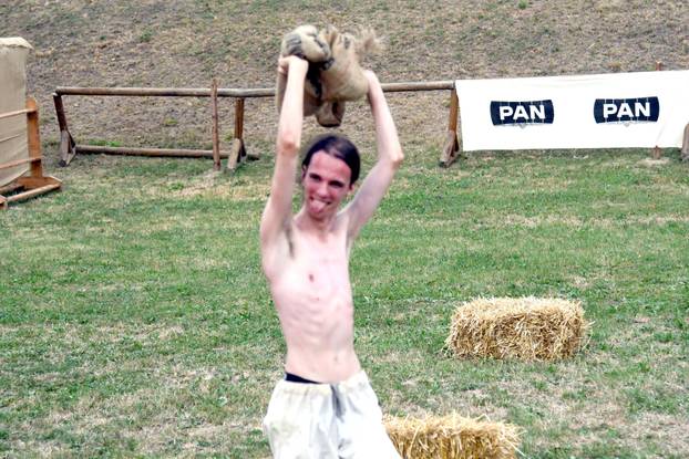 Koprivnica: Prikaz srednjovjekovnog ragbija na Renesansnom festivalu