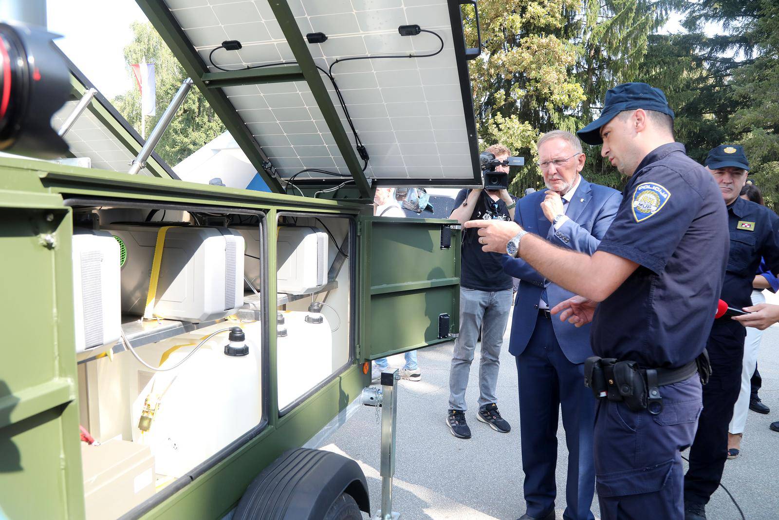 Zagreb: Davor Božinović prisustvovao je primopredaji deset termovizijskih kamera na Policijskoj akademiji