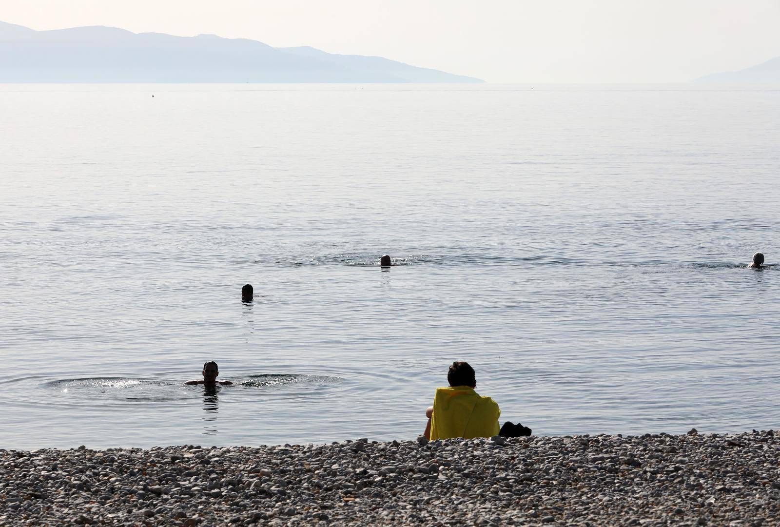 Rijeka: Gradska plaža na Kantridi puna je kupača