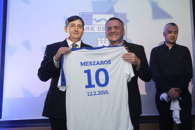 Osijek: Sve?ana primopredaja vlasni&scaron;tva NK Osijek ma?arskom investitoru