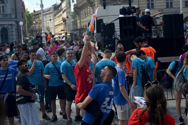 Zagreb: Zagrebački maturanti slave zadnji dan škole