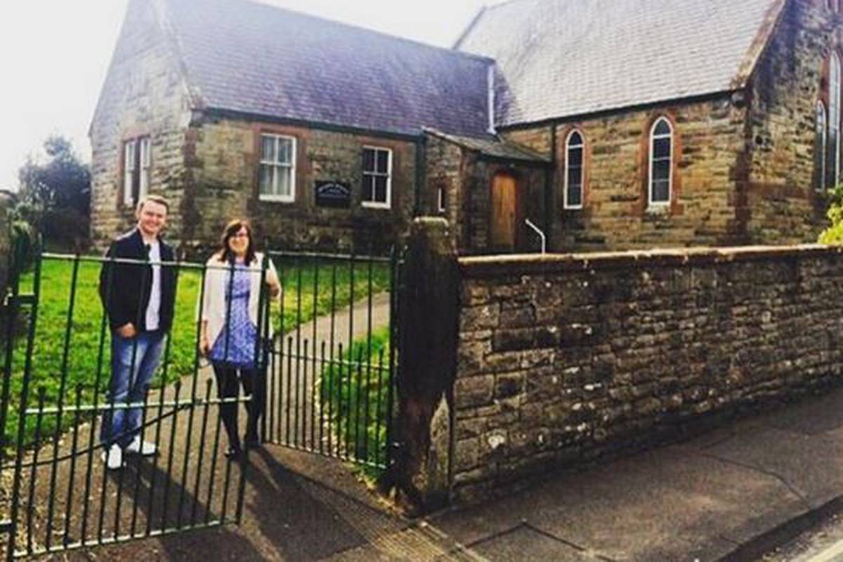 Kupili su staru crkvu i pretvorili je u prekrasan obiteljski dom