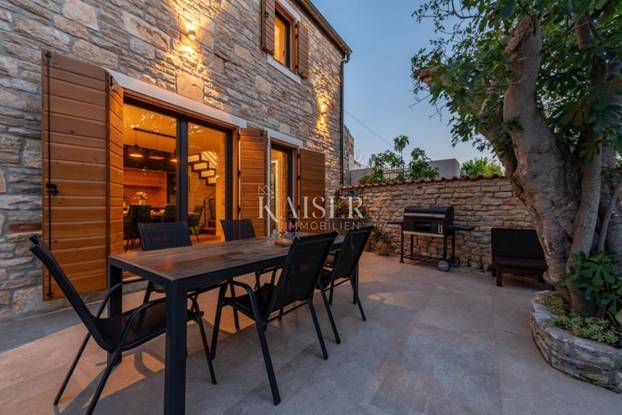 FOTO Ova vila sagrađena od kamena starog 120 godina, a cijena je prava sitnica