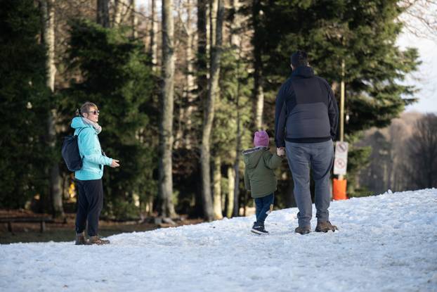 Zagreb: Sunčana nedjelja na Sljemenu 