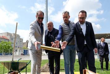 Polaganjem kamena temeljca obilje&zcaron;en po&ccaron;etak radova na rekonstrukciji nogometnog stadiona Zagreb