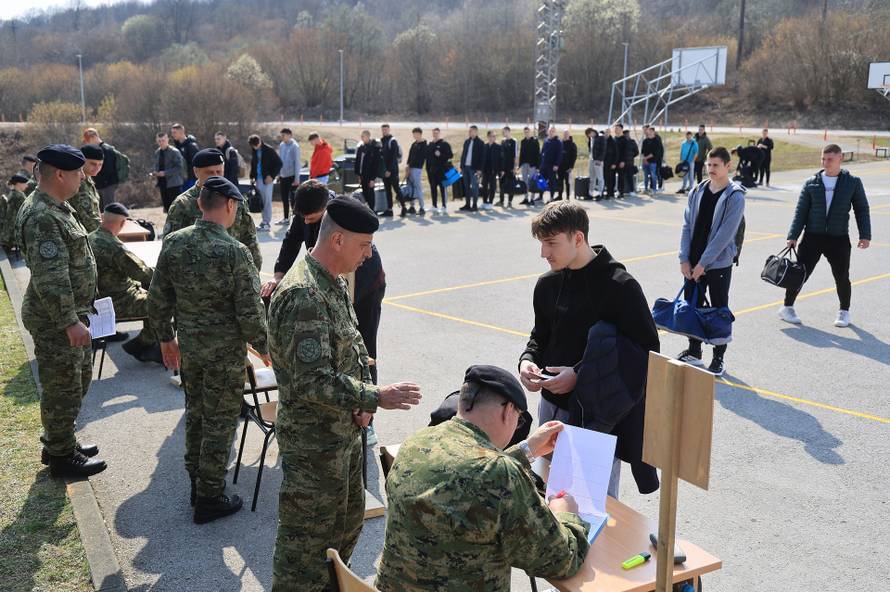 Ministar Anušić i general Kundid na prvom danu TVO-a na Slunju