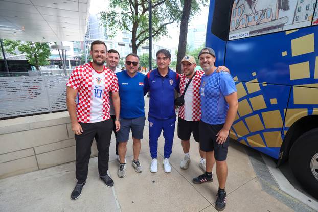 Dallas: Nakon dolaska reperzentacije Zlatko Dalic jedini se fotografirao se s navijačima