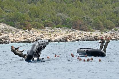 FOTO Vojska na Korčuli prošla vodenu fazu obuke za vođe