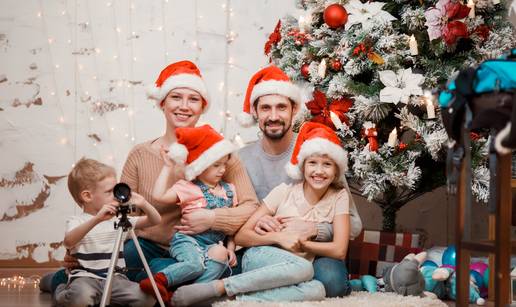 Cijene obiteljskog fotografiranja za Božić u Hrvatskoj: U Zagrebu vas fotkaju i poznate voditeljice