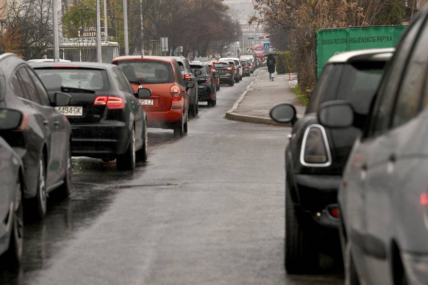 Zagreb: Prometna gu&zcaron;va na Zagreba&ccaron;koj cesti