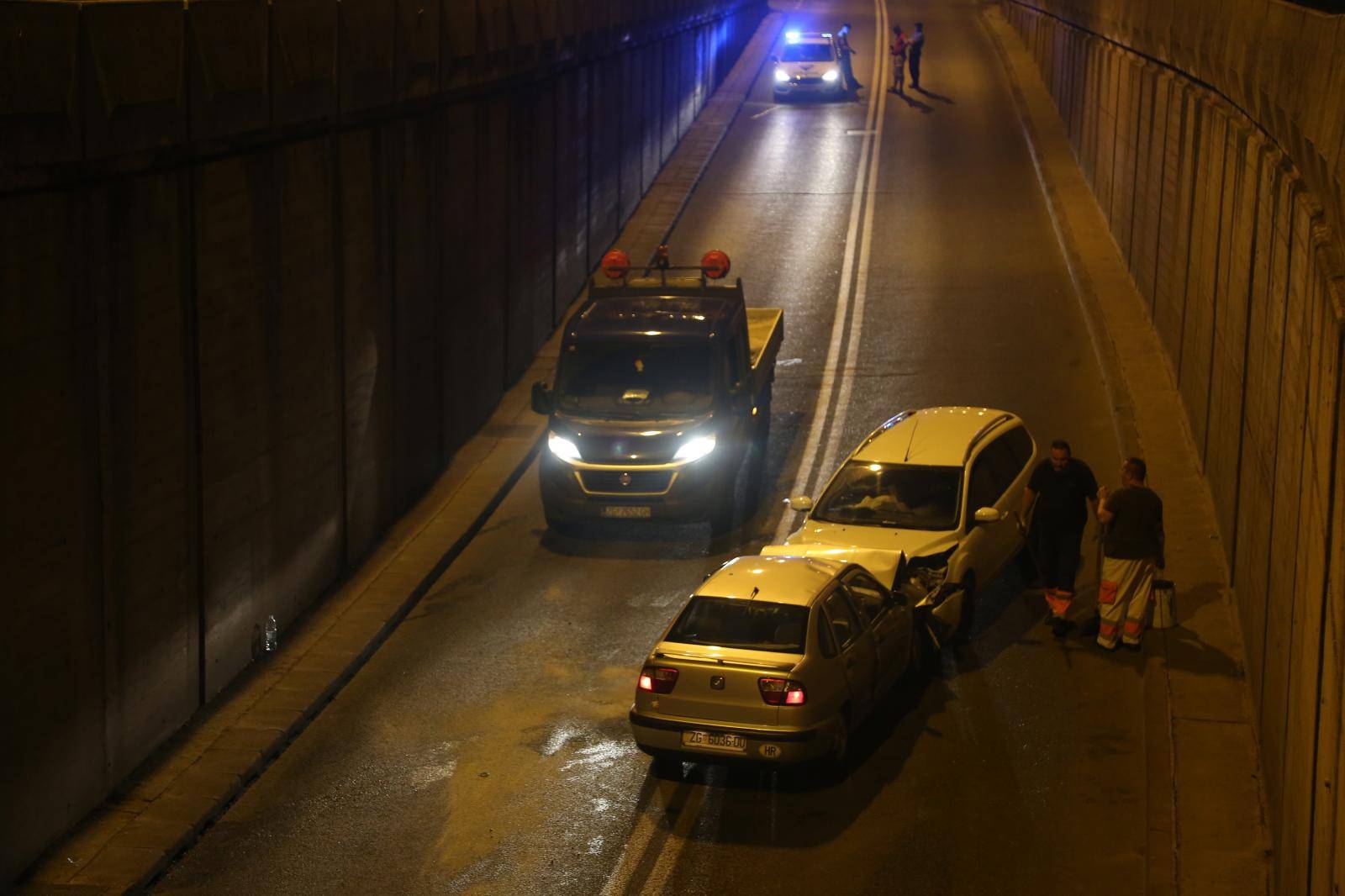 Krš i lom u Zagrebu: Frontalni sudar u podvožnjaku u Selskoj