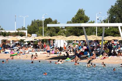 Brodarička plaža Rezalište puna je gostiju i to sa svih strana