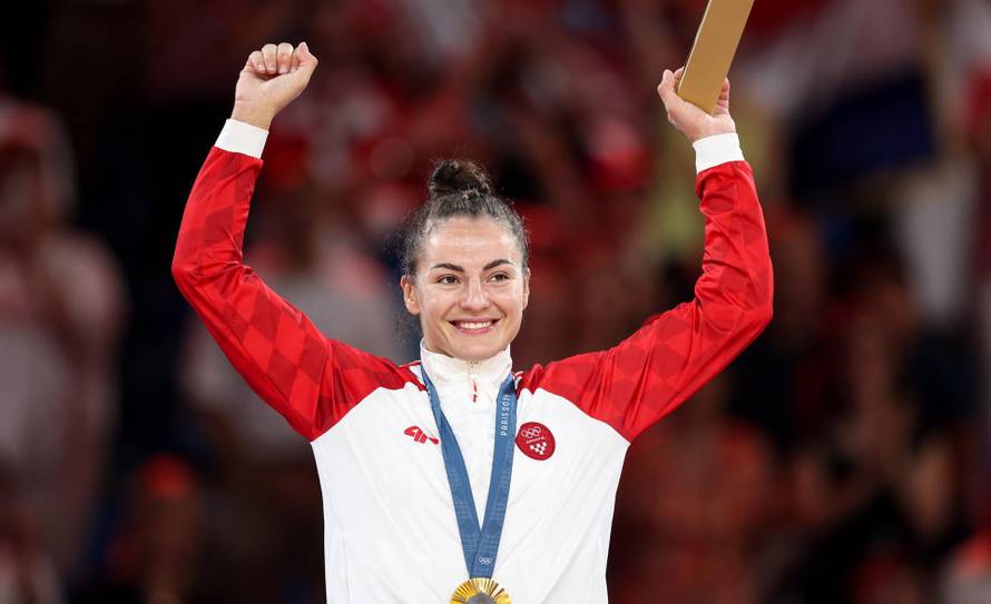Barbara Matić na pobjedničkom postolju tijekom dodjele medalja u judu na Olimpijskim igrama u Parizu