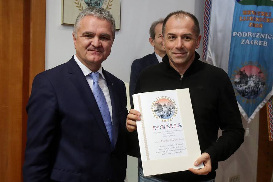 Nagrađeni liječnici koji su razdvojili sijamske blizanke