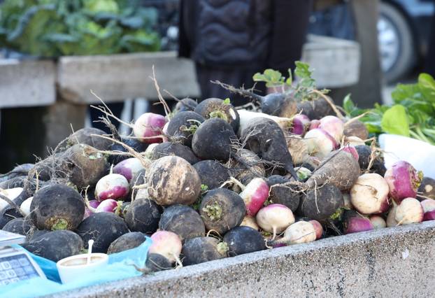 Šibenik: Ponuda vo?a i povr?a na tržnici