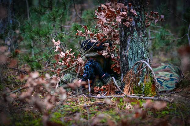 FOTO Vojni kadeti u akciji. Ovo su kadrovi sa zimskih kampova: 'Motivirani su i željni rada...'