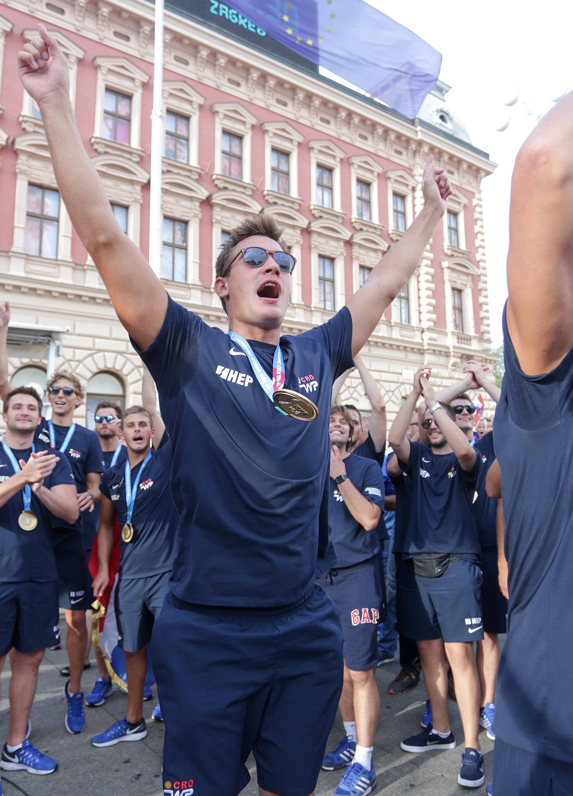 VIDEO: Zlatni su stigli kući, Hrvatska je dočekala prvake