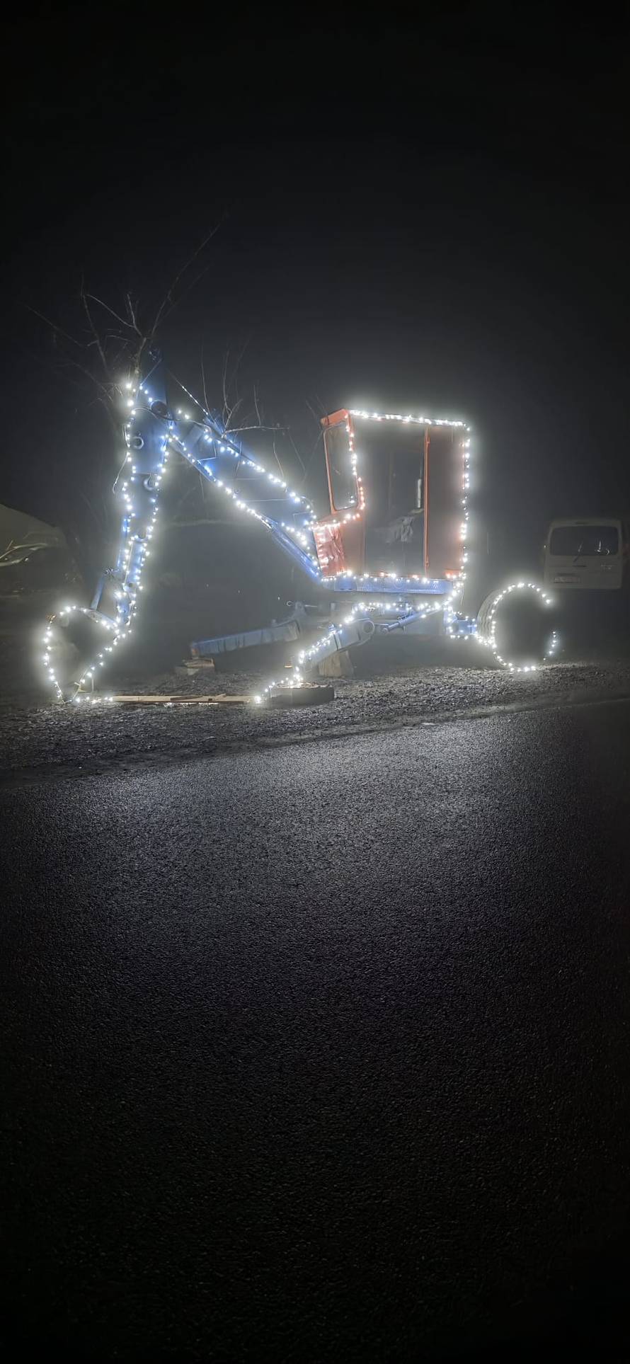 FOTO Ovo je božićni bager iz Popovače! 'Star je 57 godina, zaslužio je biti dio ove čarolije'