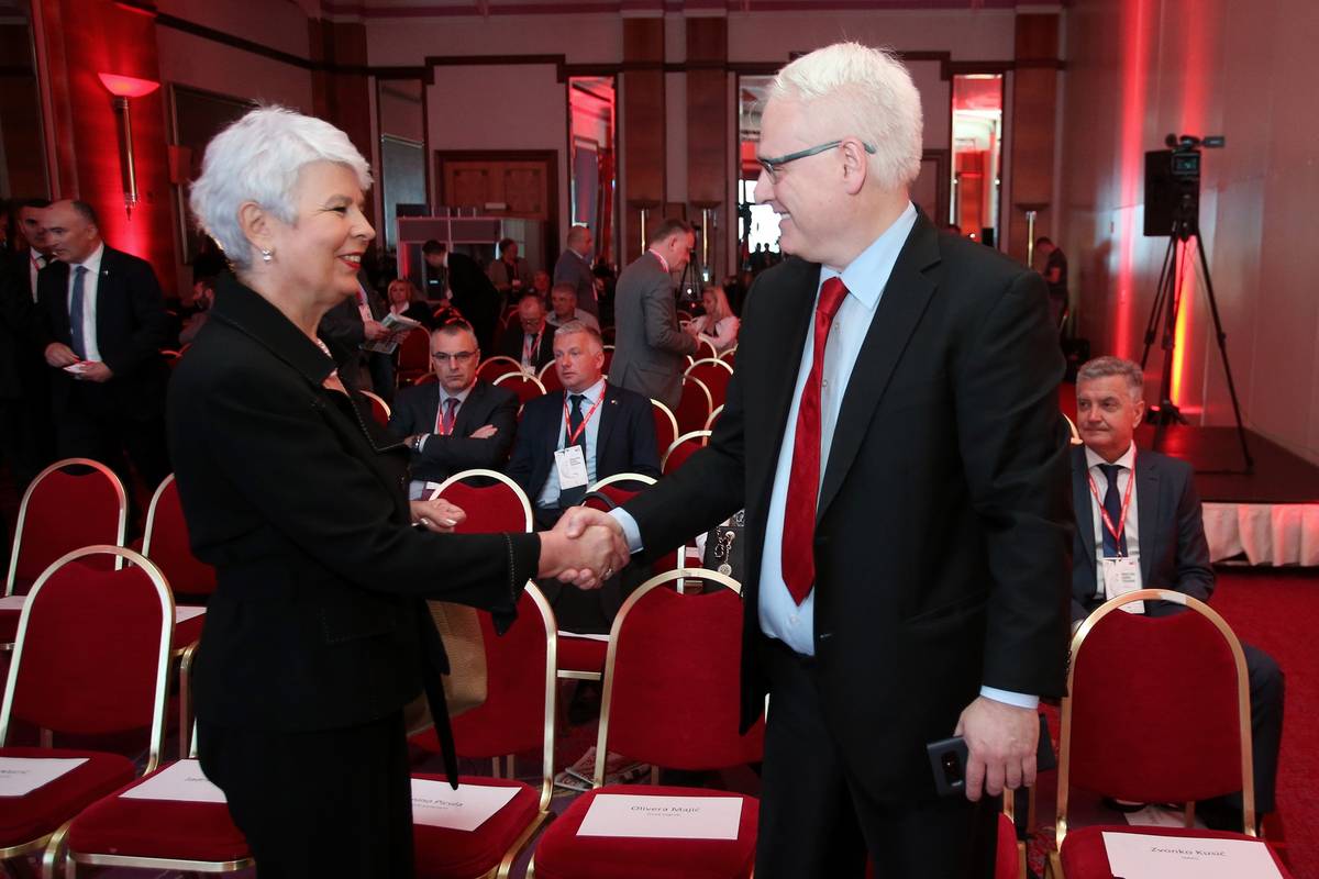 Razgovor Kosor i Josipovića: 'Čekaj, samo da razjasnimo? Dobio si pozivnicu za Knin?'