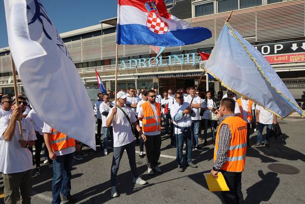 Split: Mirni prosvjed Nezavisnog sindikata pomoraca putničkih brodova Hrvatske 