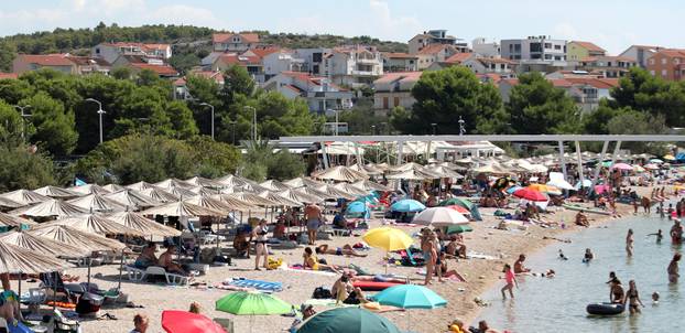 Brodarica: Turisti osvježenje pronašli na plaži Rezalište