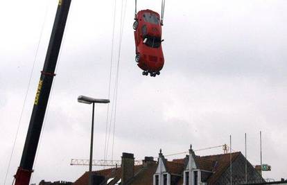 Novi Dodge "izveo" bungee jumping u Bruxellesu