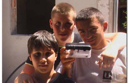 Opasan hobi: Djeca u Istri love otrovne crne udovice