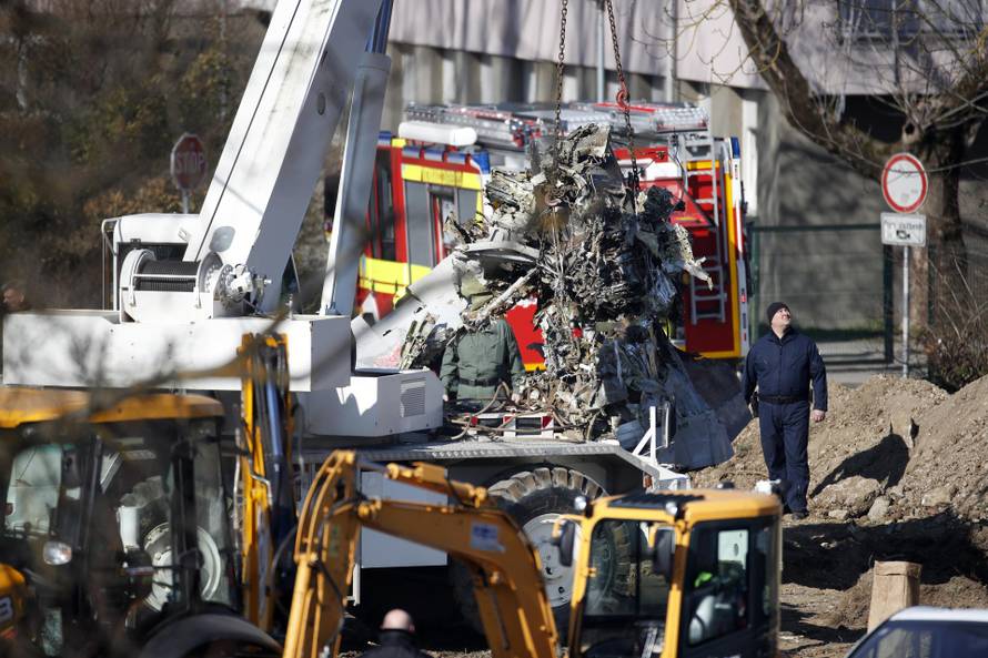 Zagreb: Dio letjelice konačno izvučen