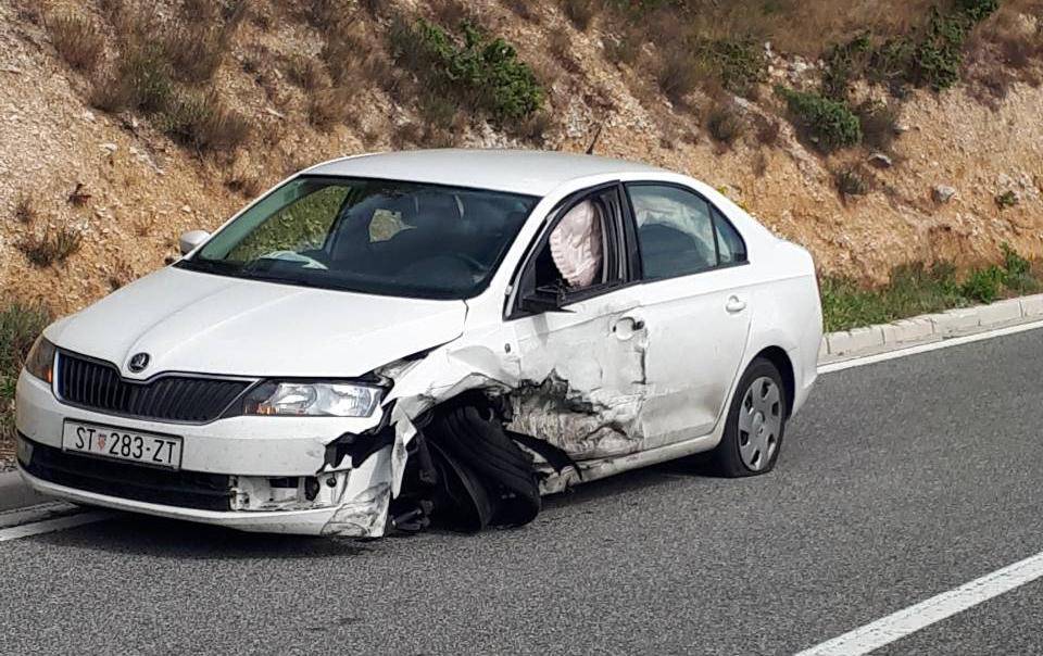 U sudaru s automobilom kod Omiša je poginuo motociklist