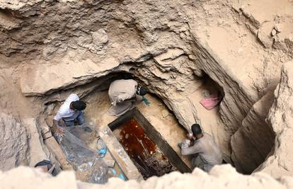 Otvorili sarkofag star 2000 godina: Pronašli su tri mumije