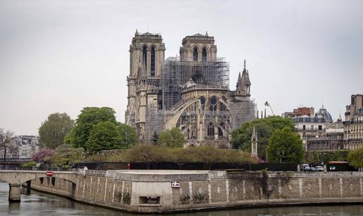 Macron uvjerava da mogu u pet godina obnoviti Notre Dame