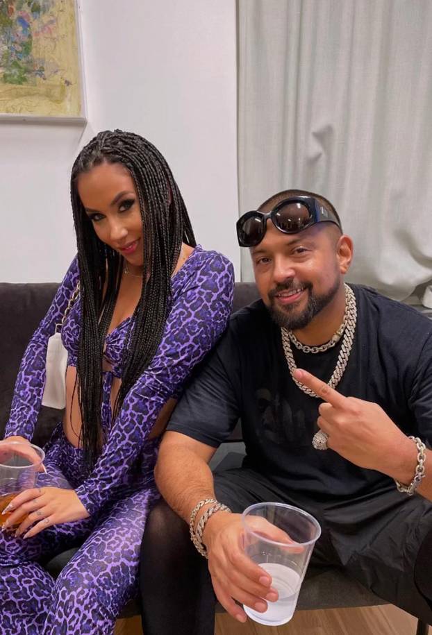 Twerkerica Sarah prošetala na špici novu frizuru: Crna, plava, kratka, duga... Sve je isprobala