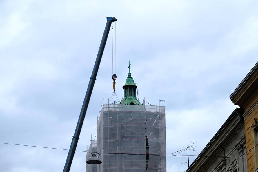 Blokirali dio Palmotićeve ulice u Zagrebu, spuštanje kupole s oštećene crkve ovisit će o vjetru