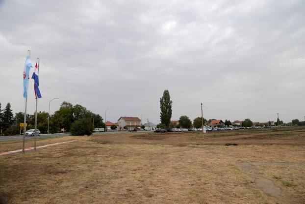 Grad Vukovar osigurao veliko parkiralište za posjetitelje Thompsonovog koncerta