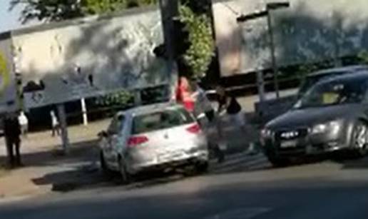 Video iz zagrebačkog Voltina: Sudarili su se pa su se potukli