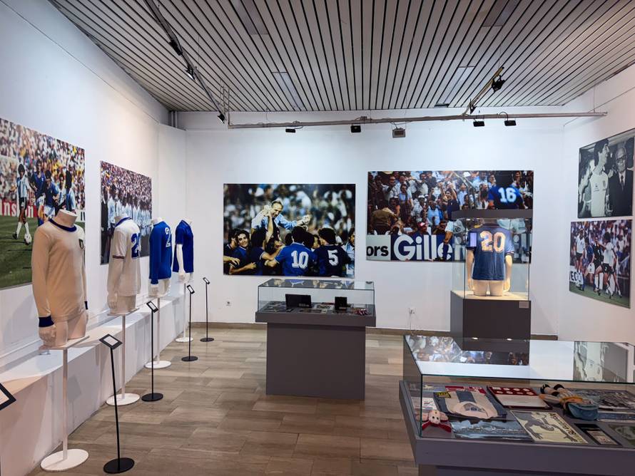 U Rijeci otvorena  nogometna izložba: Imate priliku vidjeti Zlatnu loptu i dresove legendi...