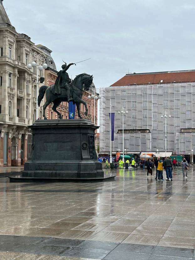 FOTO Ovo je Trg u Zagrebu nakon što su otišli maturanti
