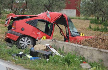 Mladi vozač u Opelu  sletio s ceste, poginuo suvozač (19) 