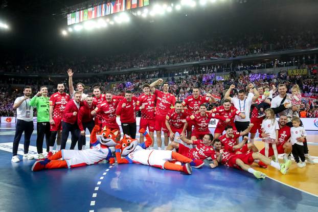 Zagreb: Slavlje rukometaša Hrvatske nakon pobjede nad Francuskom i prolaska u finale Svjetskog prvenstva