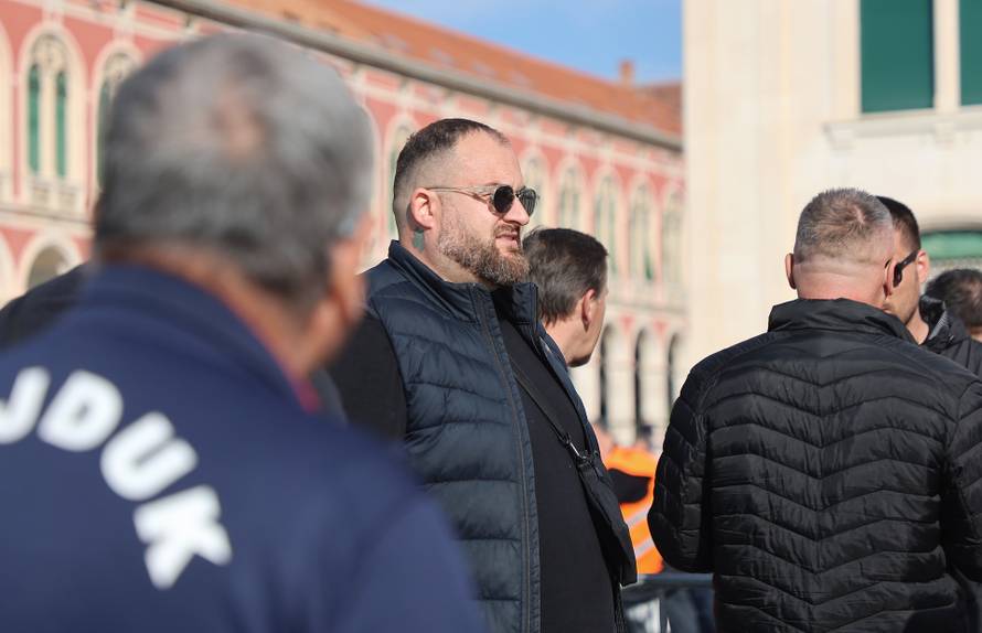 Split: Torcida na Rivi održala prosvjed