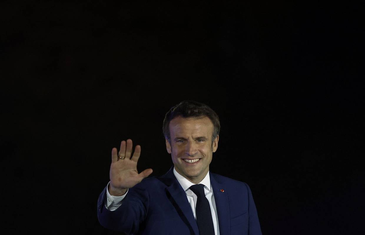 Predsjednik Macron odbio je ostavku premijerke nakon izbornog udarca, želi da ostane