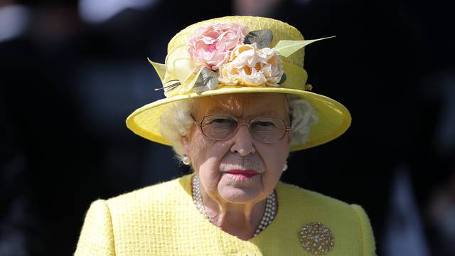 UK: Kraljica Elizabeta na konji?kim utrkama Investec Derby Day