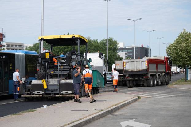 Zagreb: Radovi na sanaciji sjevernog kolničkog traka Zagrebačke avenije