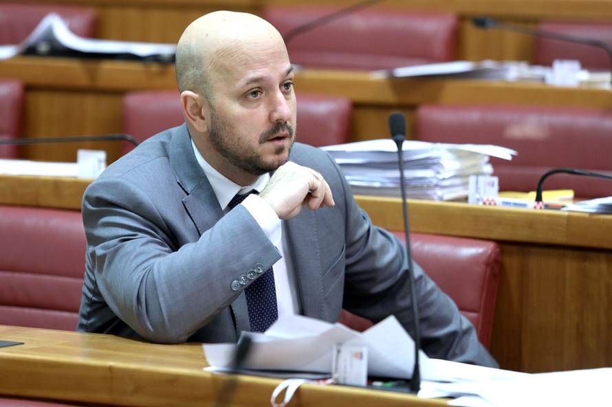 Maras: Barišić  ne zaslužuje biti uzor mladim ljudima u zemlji...