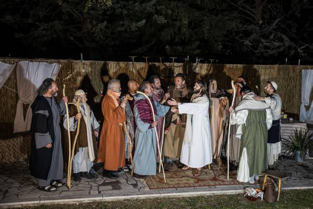 U Imotskom na Cvjetnicu uprizorena „Imotska Muka“, scenski prikaz Muke Gospodina našega Isusa Krista 