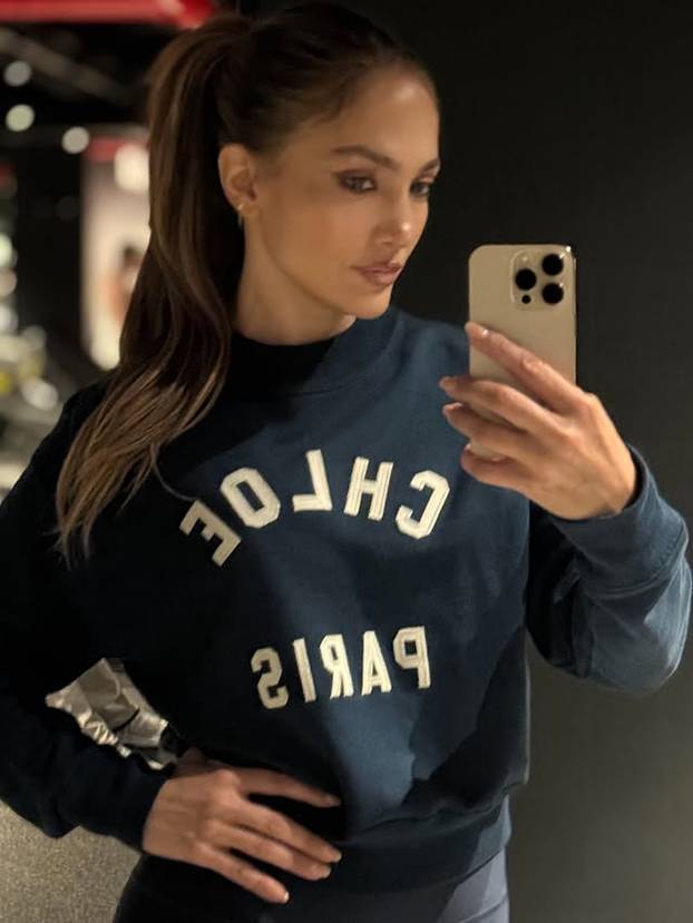 FOTO  Disciplina, snaga i ples - tajna top izgleda Jennifer Lopez