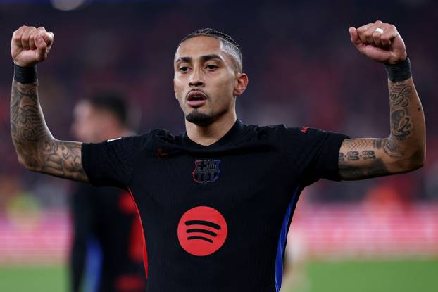 Champions League - Round of 16 - First Leg - Benfica v FC Barcelona