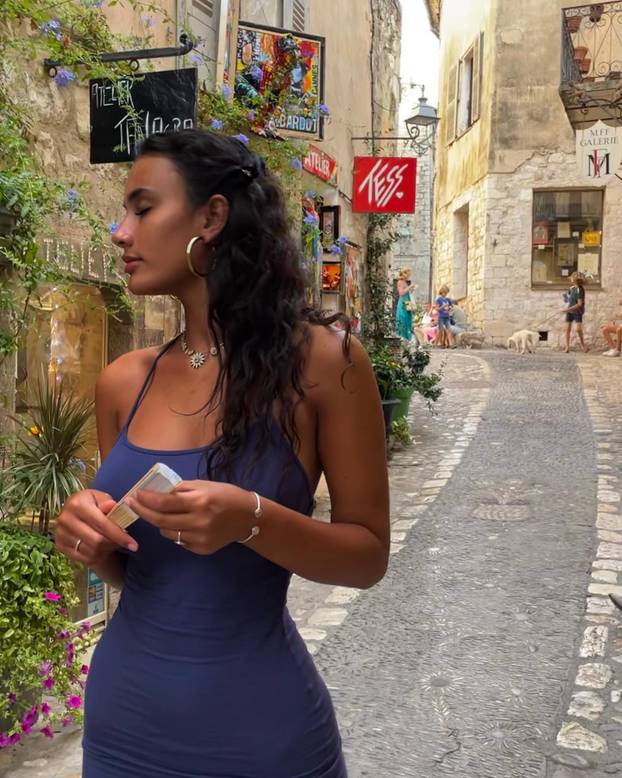 Šuškalo se da joj dečko spava sa zvijezdom platforme za odrasle. Objavom ušutkala sve tračeve