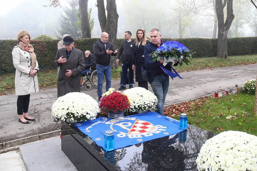 Zagreb: Na grob Slavena Zambate položeni vijenci povodom obljetnice njegove smrti