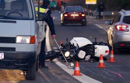 Sudar auta i motora, liječnici se bore za motociklistov život